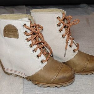 Sorel Joan of Artic wedge booties
